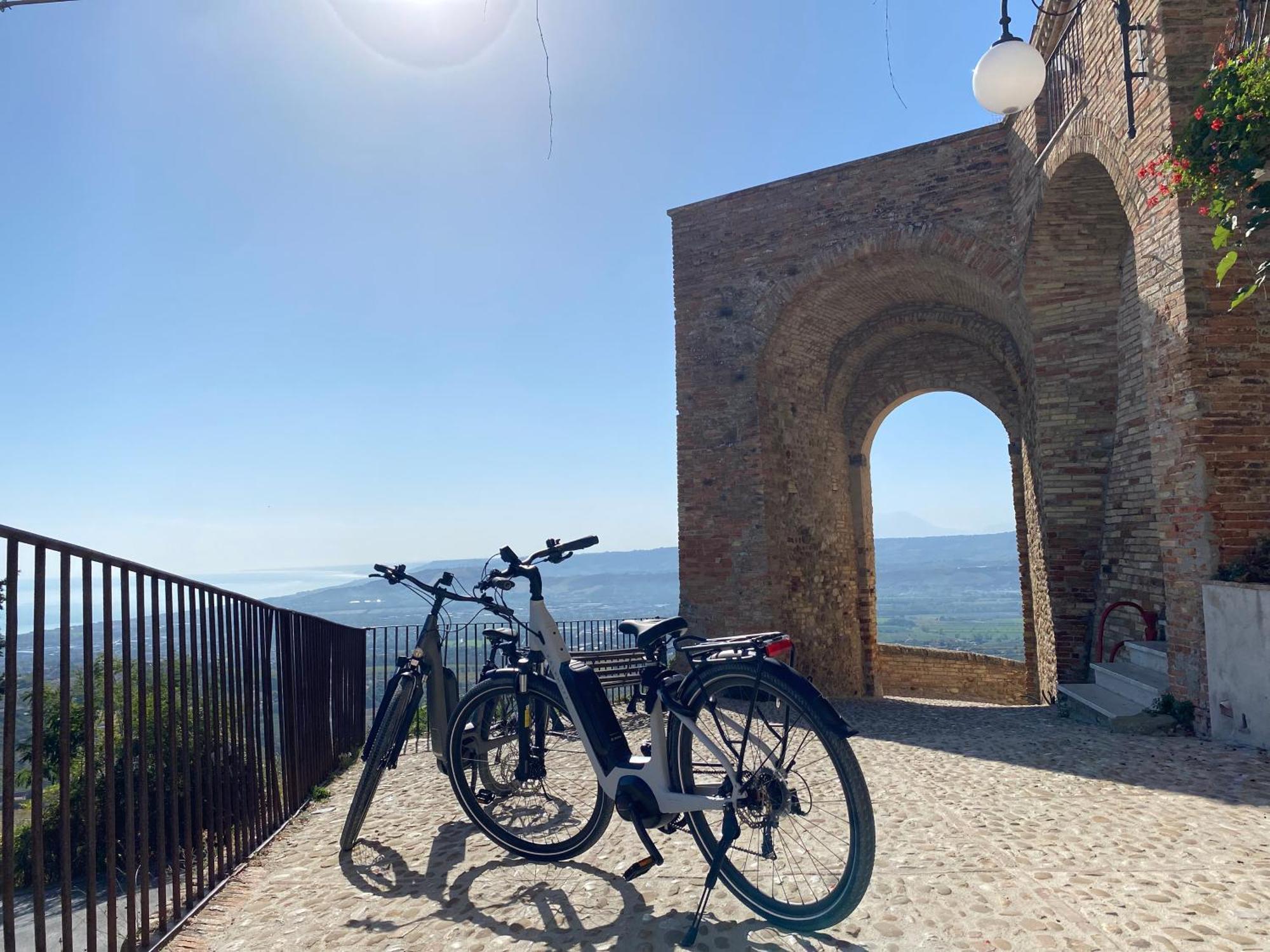 Seta Luxury Apartment Roseto Degli Abruzzi Bagian luar foto